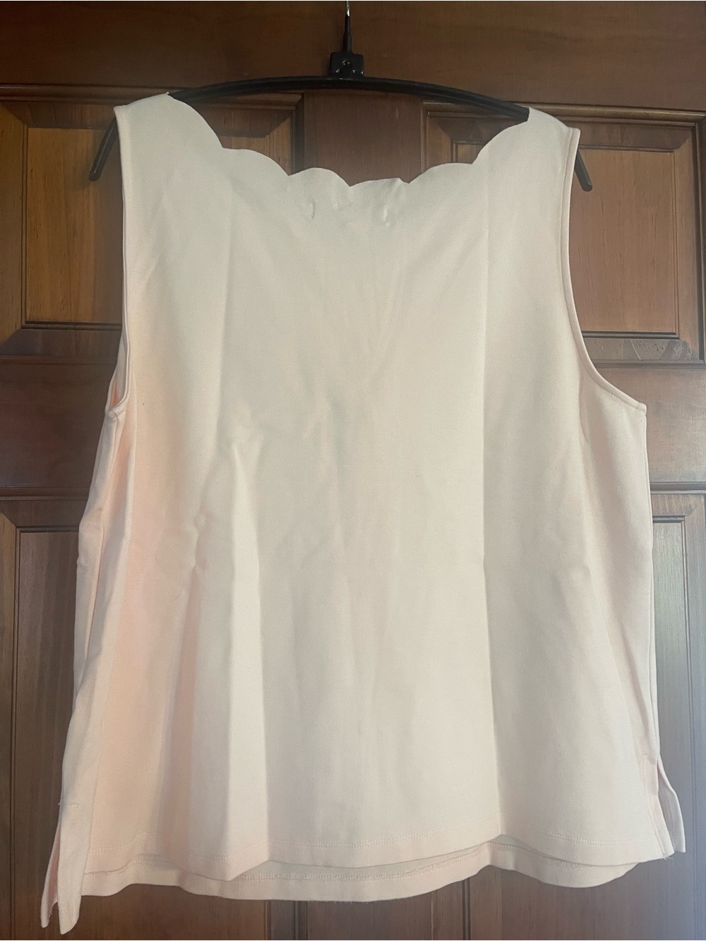 Scallop Neck Sleeveless Tank Top in Soft Peachy/cream